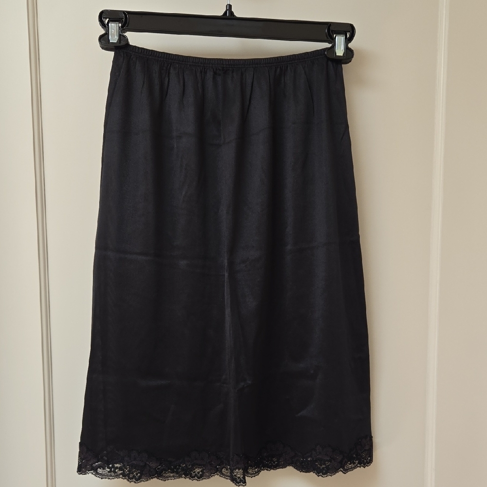 HANES Her Way Black Half Slip